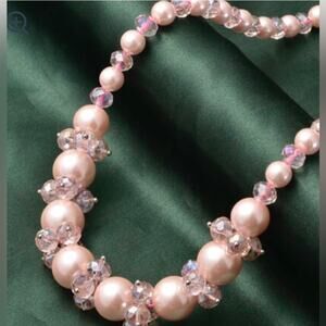 Pink simulated pearl and glass bead necklace